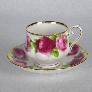ROYAL ALBERT Bone China England Tea Cup And Saucer Old English Rose Pink Whte